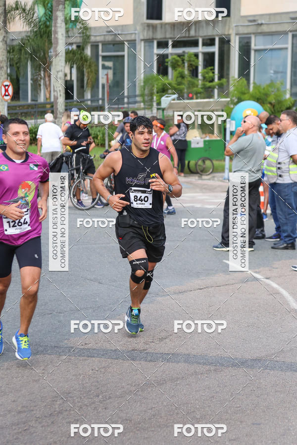 Buy your photos of the eventMeia Maratona Internacional de Curitiba 2018 on Fotop