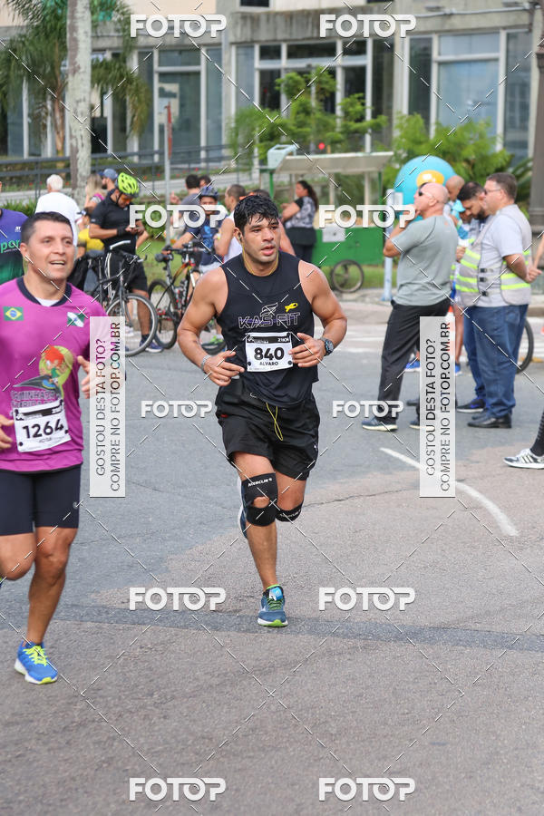 Buy your photos of the eventMeia Maratona Internacional de Curitiba 2018 on Fotop