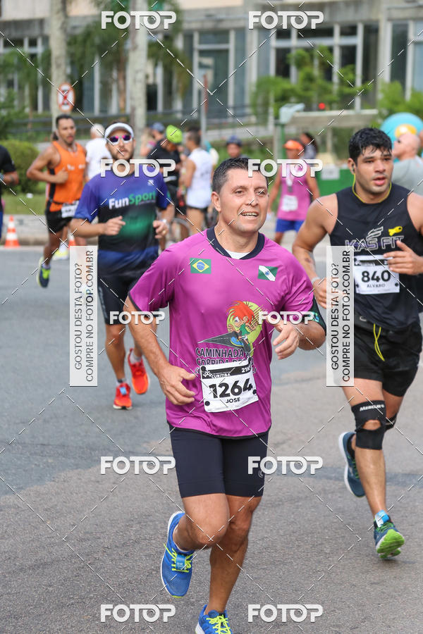 Buy your photos of the eventMeia Maratona Internacional de Curitiba 2018 on Fotop