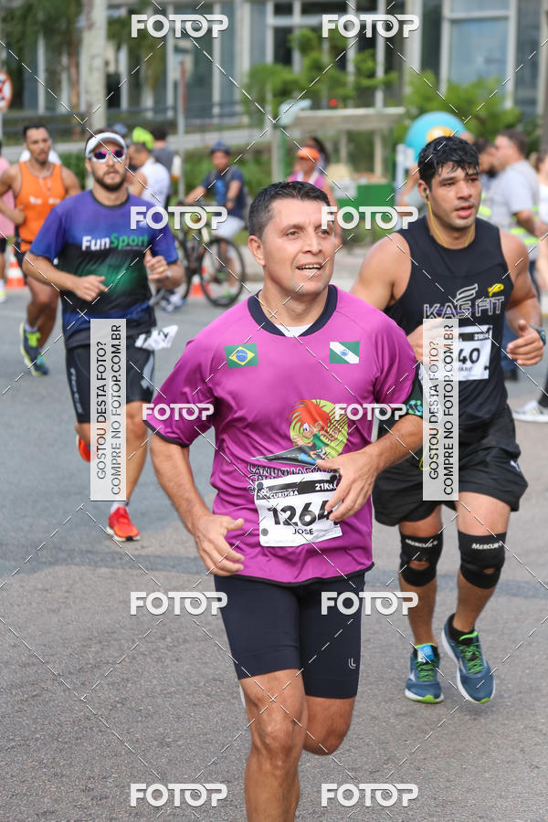 Buy your photos of the eventMeia Maratona Internacional de Curitiba 2018 on Fotop