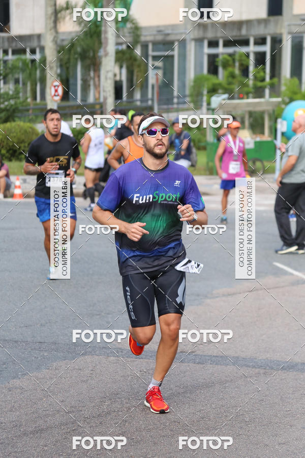 Buy your photos of the eventMeia Maratona Internacional de Curitiba 2018 on Fotop