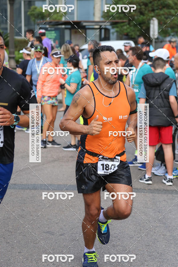 Buy your photos of the eventMeia Maratona Internacional de Curitiba 2018 on Fotop