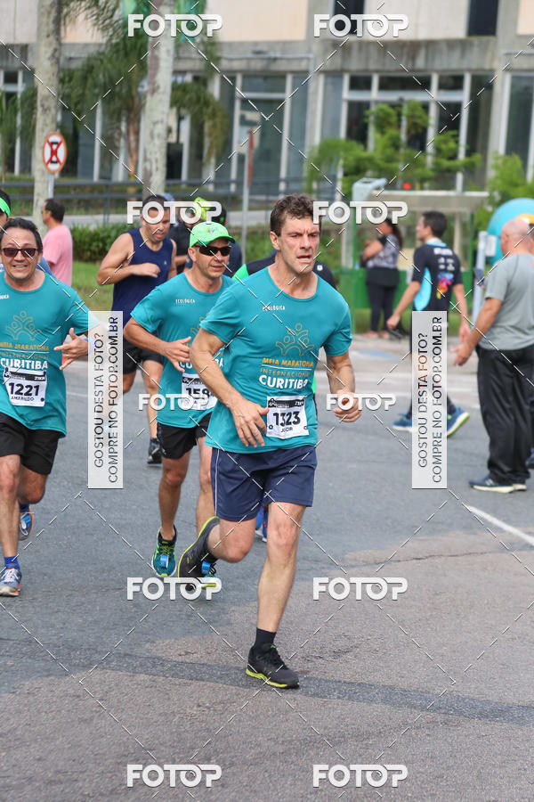 Buy your photos of the eventMeia Maratona Internacional de Curitiba 2018 on Fotop