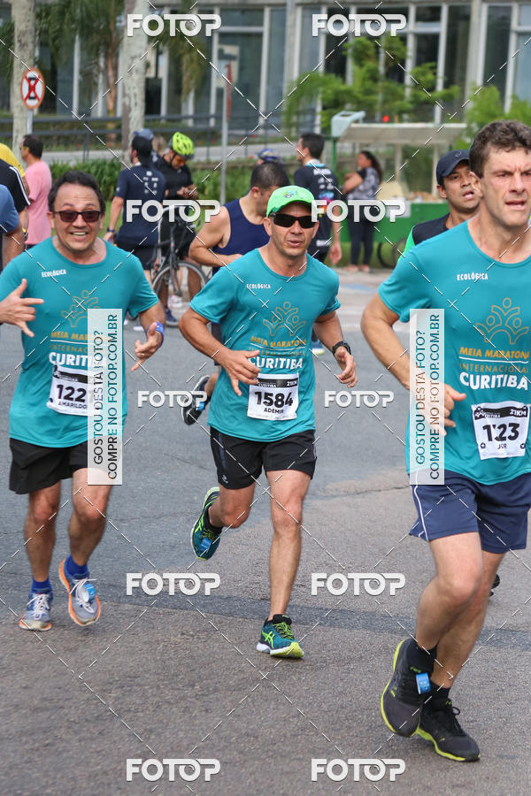 Buy your photos of the eventMeia Maratona Internacional de Curitiba 2018 on Fotop