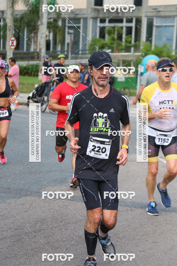 Buy your photos of the eventMeia Maratona Internacional de Curitiba 2018 on Fotop