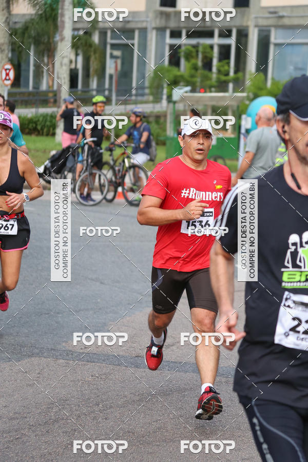 Buy your photos of the eventMeia Maratona Internacional de Curitiba 2018 on Fotop