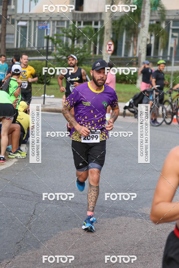 Buy your photos of the eventMeia Maratona Internacional de Curitiba 2018 on Fotop