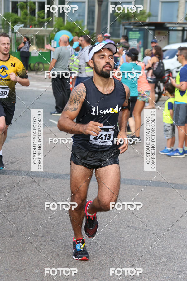 Buy your photos of the eventMeia Maratona Internacional de Curitiba 2018 on Fotop