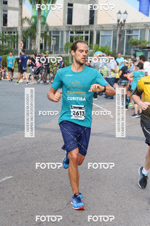 Buy your photos of the eventMeia Maratona Internacional de Curitiba 2018 on Fotop