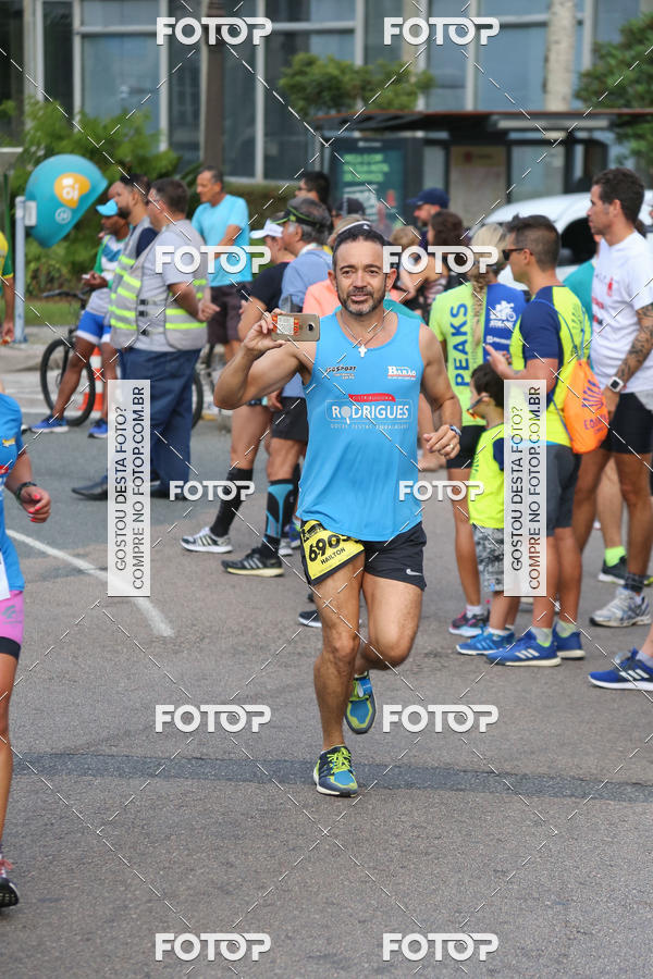 Buy your photos of the eventMeia Maratona Internacional de Curitiba 2018 on Fotop
