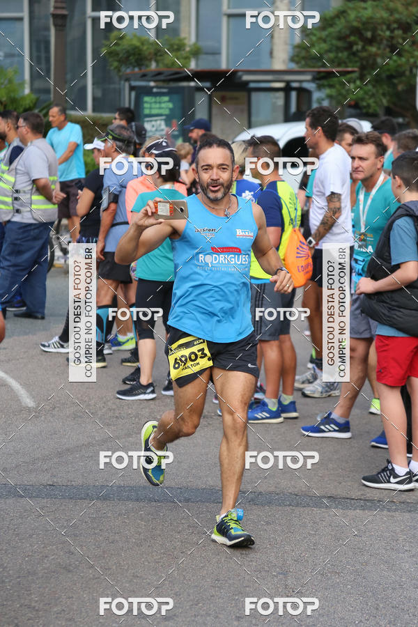 Buy your photos of the eventMeia Maratona Internacional de Curitiba 2018 on Fotop