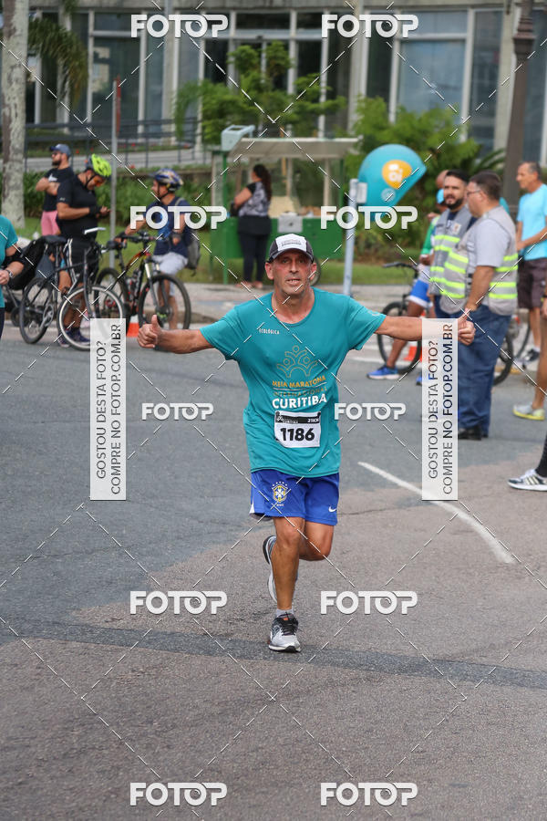 Buy your photos of the eventMeia Maratona Internacional de Curitiba 2018 on Fotop