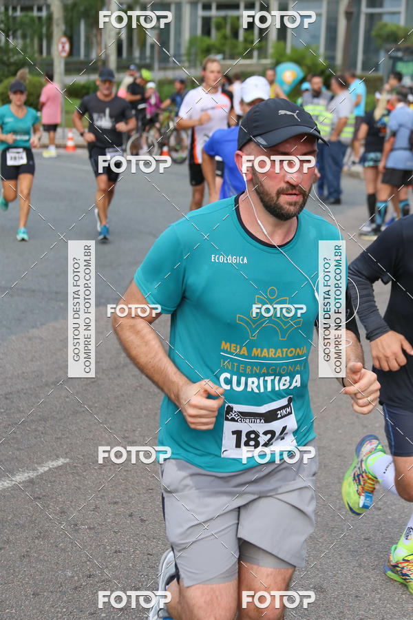 Buy your photos of the eventMeia Maratona Internacional de Curitiba 2018 on Fotop