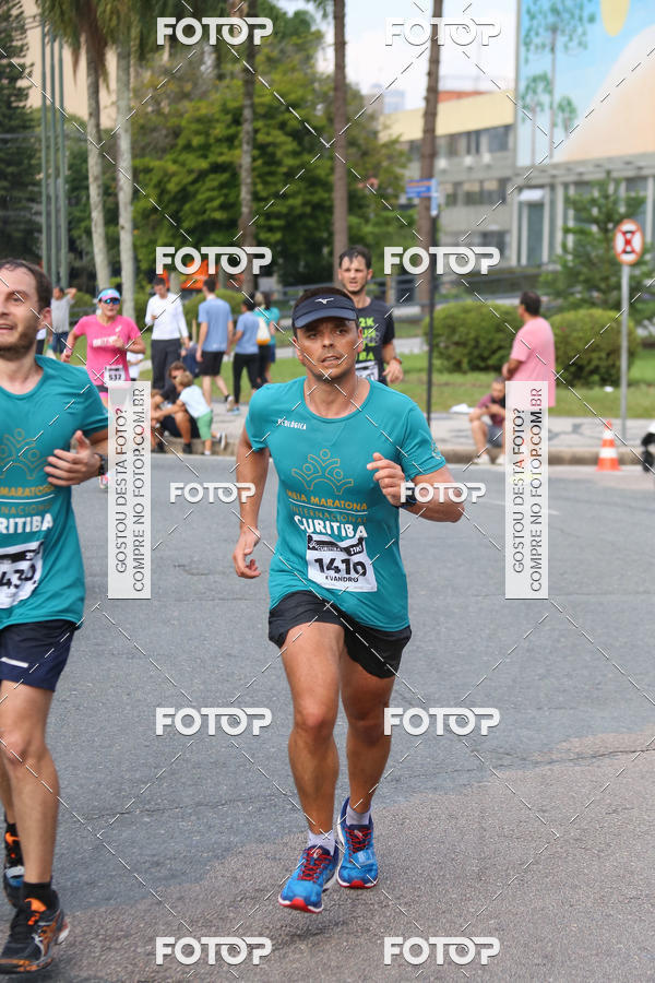 Buy your photos of the eventMeia Maratona Internacional de Curitiba 2018 on Fotop