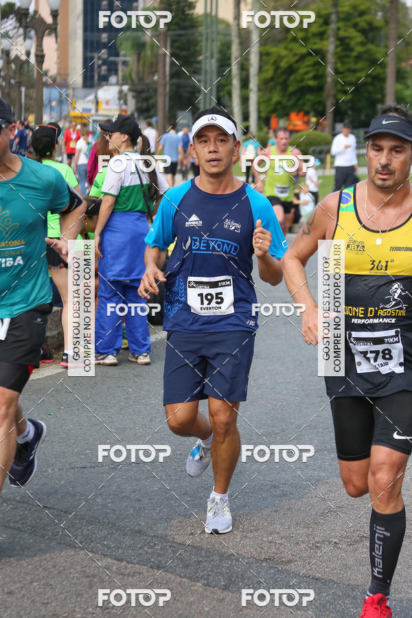 Buy your photos of the eventMeia Maratona Internacional de Curitiba 2018 on Fotop