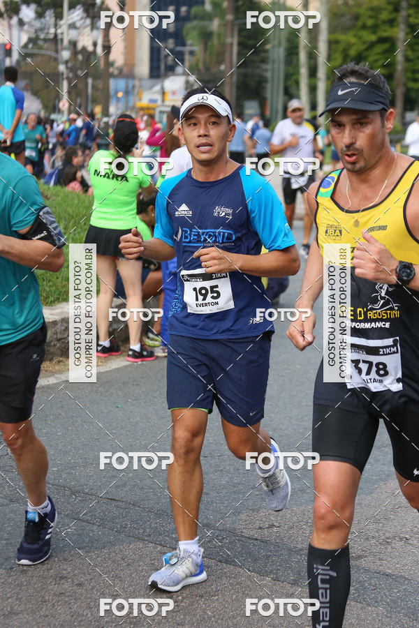 Buy your photos of the eventMeia Maratona Internacional de Curitiba 2018 on Fotop