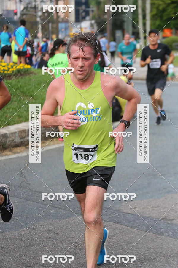 Buy your photos of the eventMeia Maratona Internacional de Curitiba 2018 on Fotop
