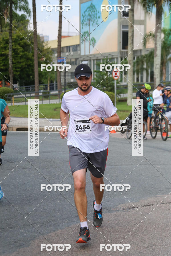 Buy your photos of the eventMeia Maratona Internacional de Curitiba 2018 on Fotop
