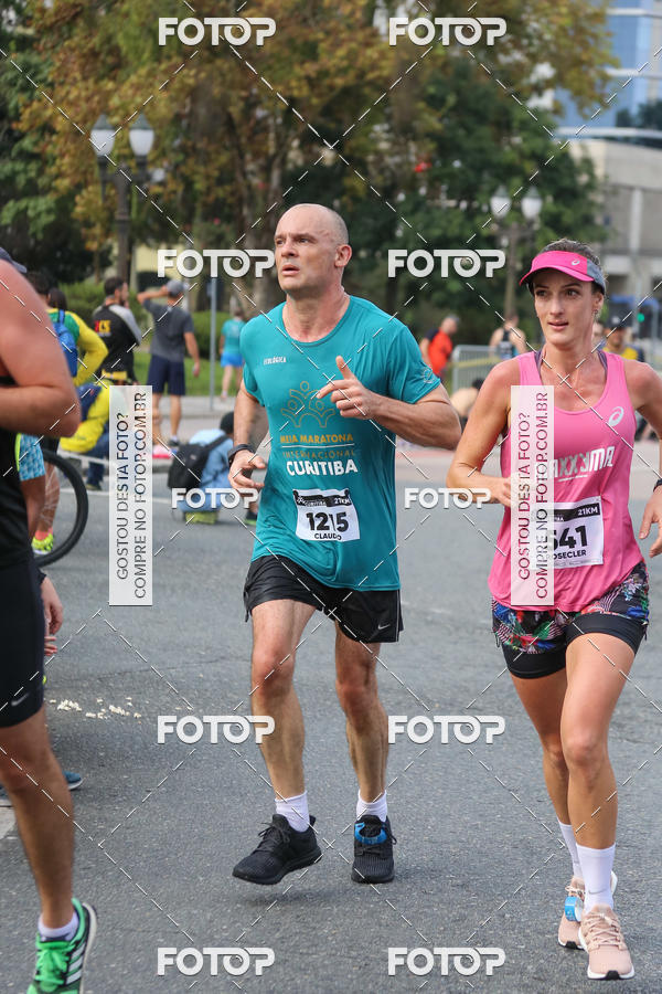 Buy your photos of the eventMeia Maratona Internacional de Curitiba 2018 on Fotop