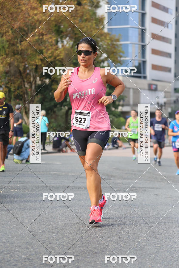 Buy your photos of the eventMeia Maratona Internacional de Curitiba 2018 on Fotop