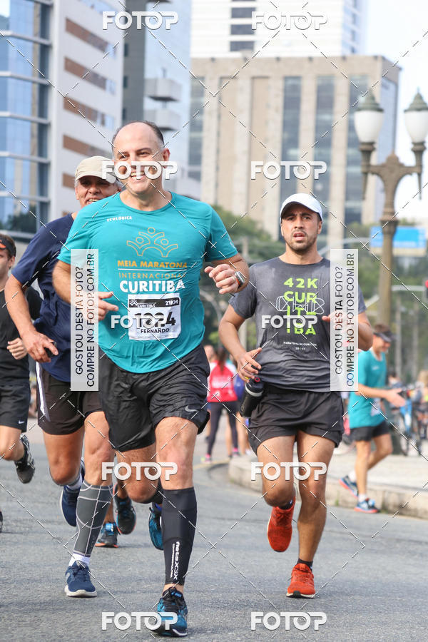 Buy your photos of the eventMeia Maratona Internacional de Curitiba 2018 on Fotop