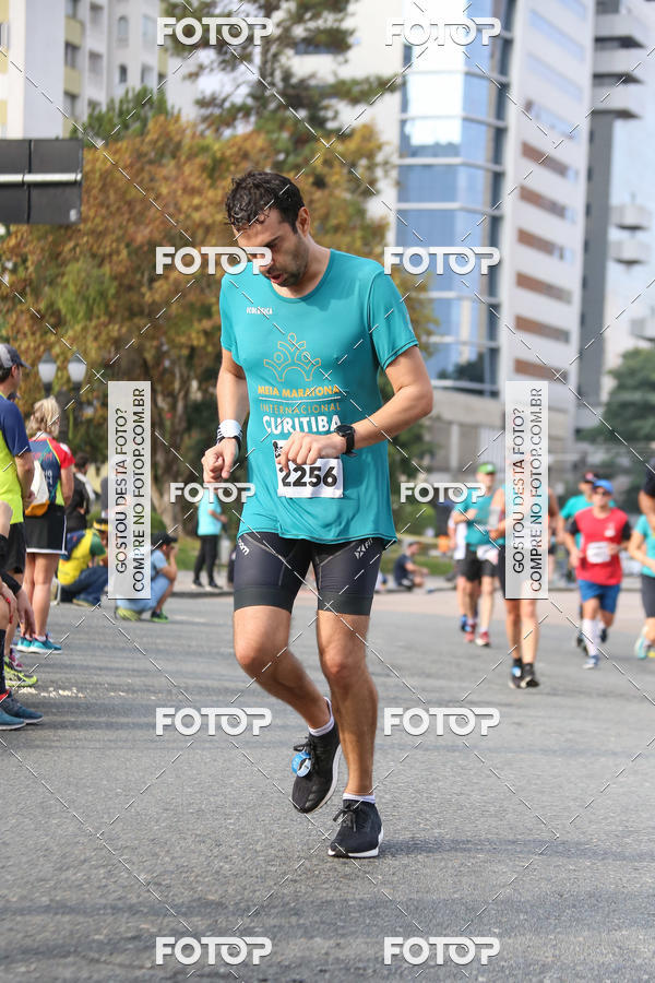 Buy your photos of the eventMeia Maratona Internacional de Curitiba 2018 on Fotop