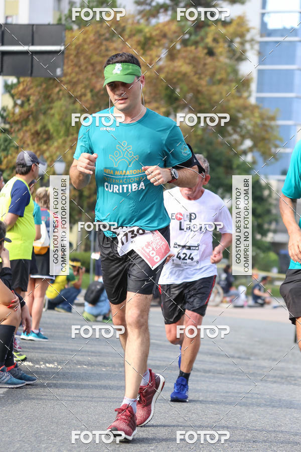 Buy your photos of the eventMeia Maratona Internacional de Curitiba 2018 on Fotop