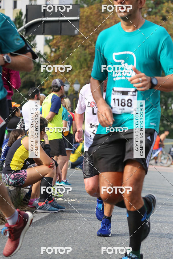 Buy your photos of the eventMeia Maratona Internacional de Curitiba 2018 on Fotop