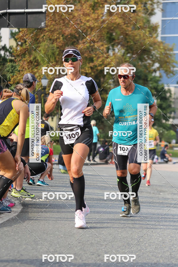 Buy your photos of the eventMeia Maratona Internacional de Curitiba 2018 on Fotop