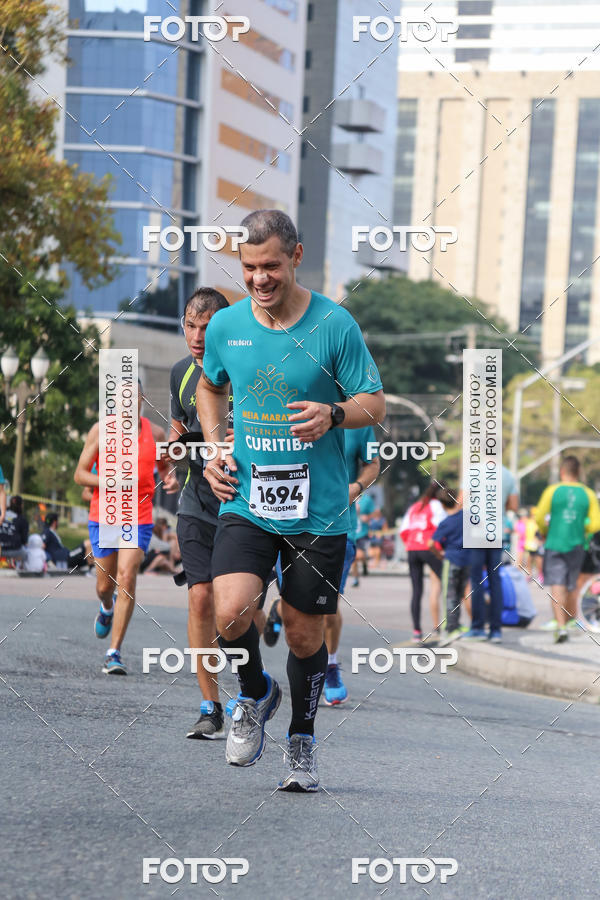 Buy your photos of the eventMeia Maratona Internacional de Curitiba 2018 on Fotop
