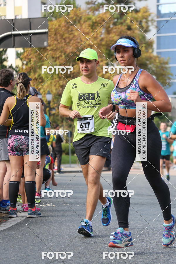 Buy your photos of the eventMeia Maratona Internacional de Curitiba 2018 on Fotop