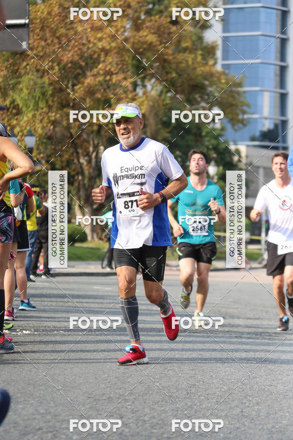 Buy your photos of the eventMeia Maratona Internacional de Curitiba 2018 on Fotop