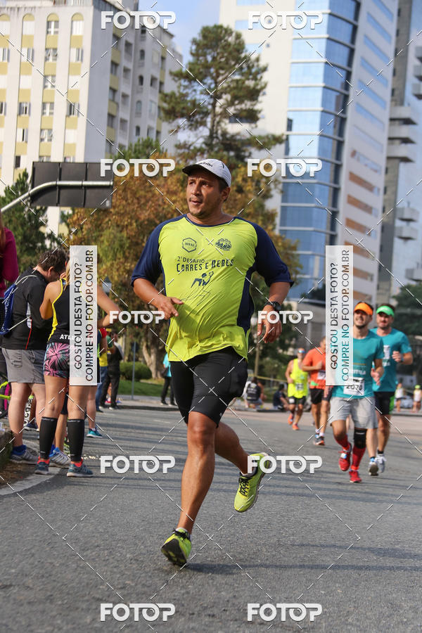 Buy your photos of the eventMeia Maratona Internacional de Curitiba 2018 on Fotop