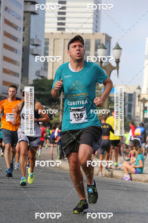 Buy your photos of the eventMeia Maratona Internacional de Curitiba 2018 on Fotop