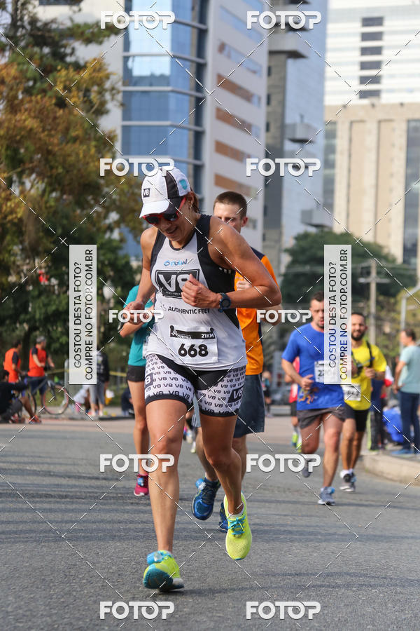 Buy your photos of the eventMeia Maratona Internacional de Curitiba 2018 on Fotop