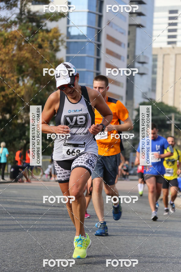Buy your photos of the eventMeia Maratona Internacional de Curitiba 2018 on Fotop