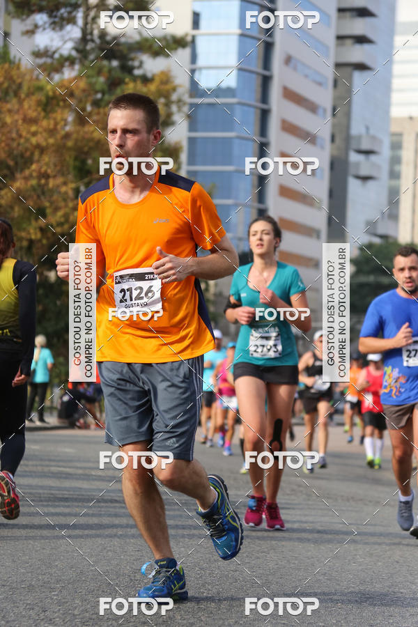 Buy your photos of the eventMeia Maratona Internacional de Curitiba 2018 on Fotop