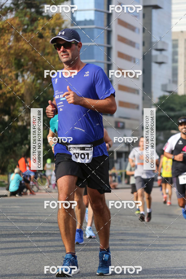 Buy your photos of the eventMeia Maratona Internacional de Curitiba 2018 on Fotop