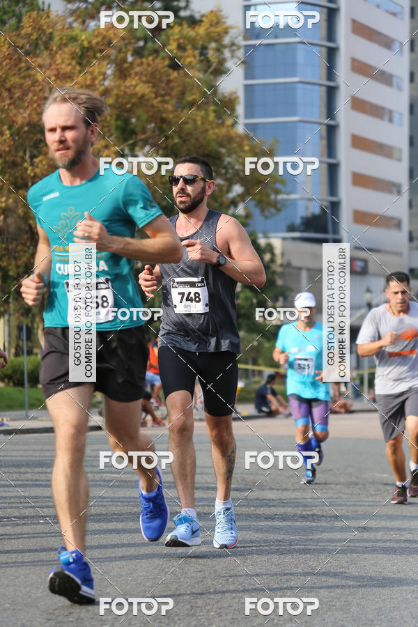 Buy your photos of the eventMeia Maratona Internacional de Curitiba 2018 on Fotop