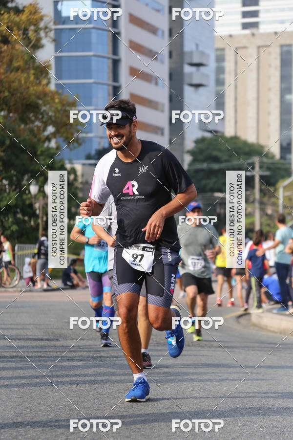 Buy your photos of the eventMeia Maratona Internacional de Curitiba 2018 on Fotop