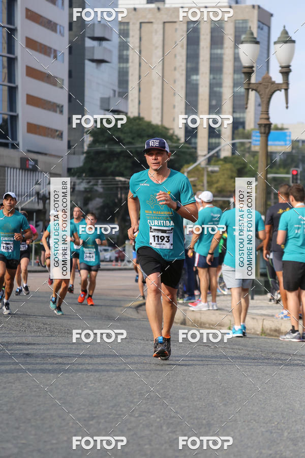 Buy your photos of the eventMeia Maratona Internacional de Curitiba 2018 on Fotop