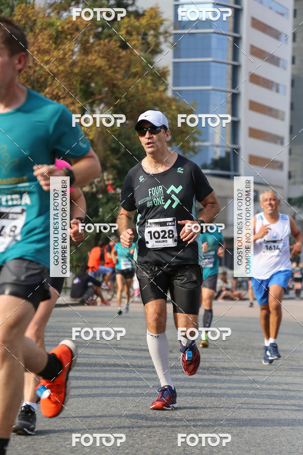 Buy your photos of the eventMeia Maratona Internacional de Curitiba 2018 on Fotop