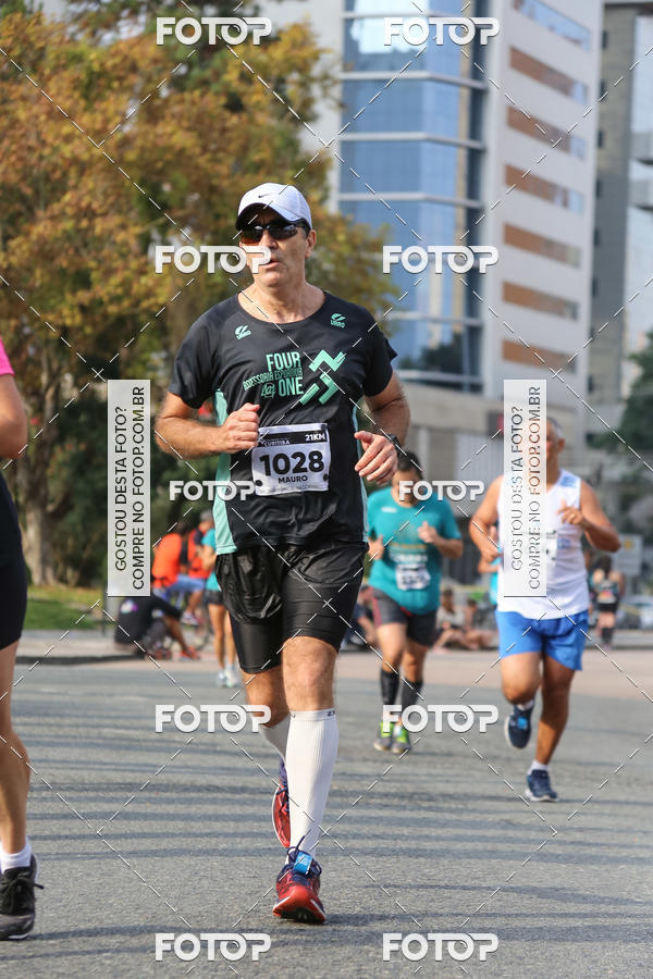 Buy your photos of the eventMeia Maratona Internacional de Curitiba 2018 on Fotop