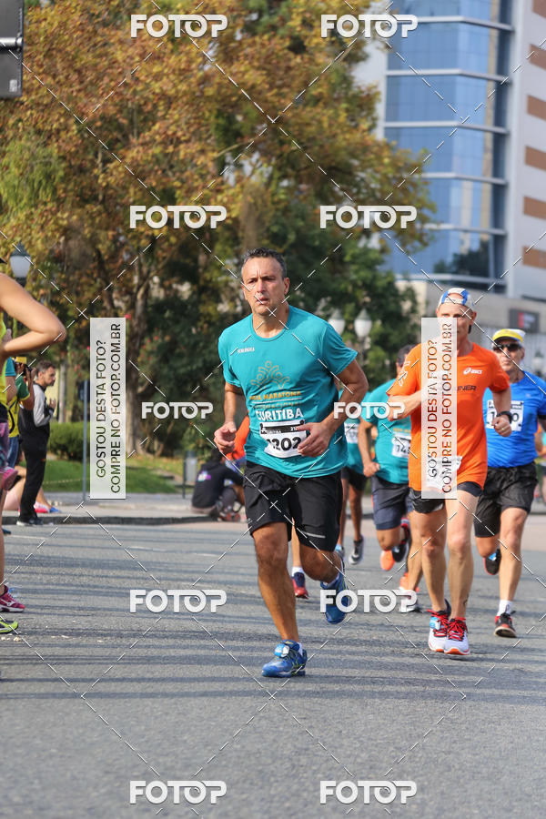 Buy your photos of the eventMeia Maratona Internacional de Curitiba 2018 on Fotop