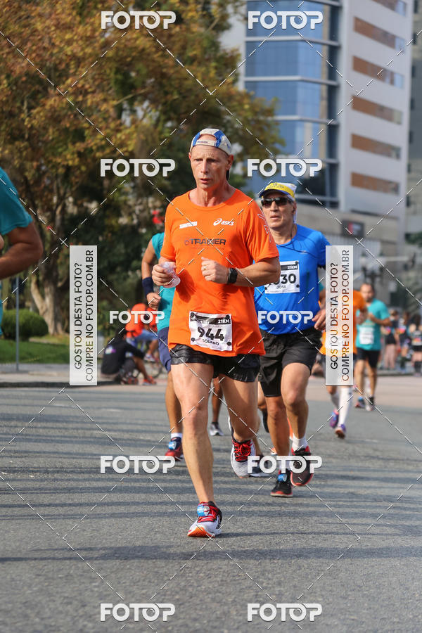 Buy your photos of the eventMeia Maratona Internacional de Curitiba 2018 on Fotop