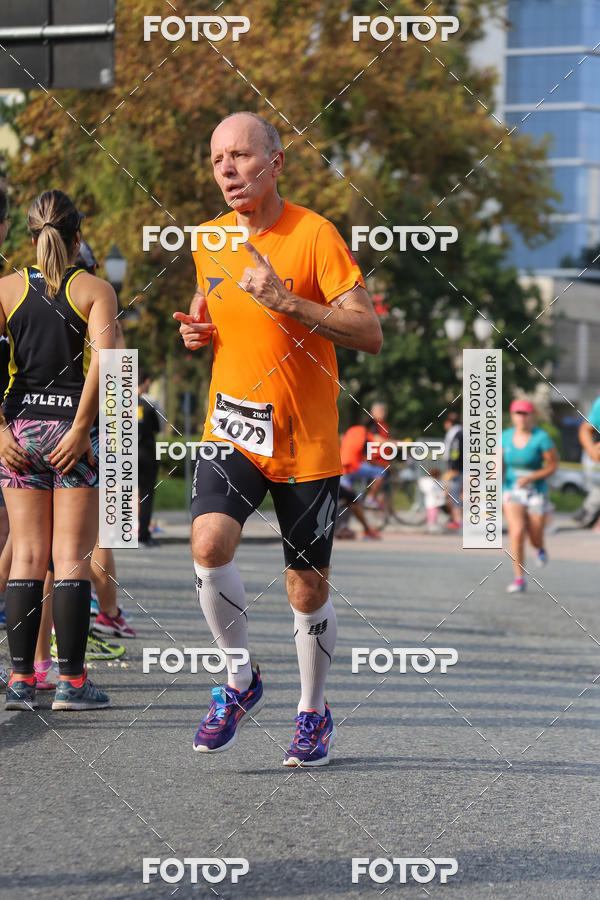 Buy your photos of the eventMeia Maratona Internacional de Curitiba 2018 on Fotop
