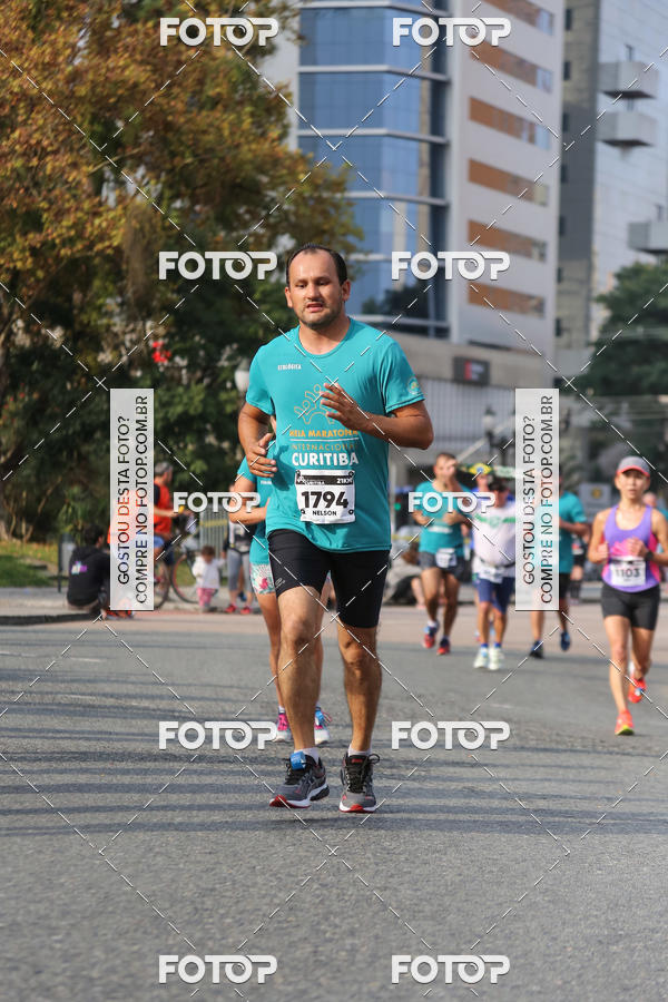 Buy your photos of the eventMeia Maratona Internacional de Curitiba 2018 on Fotop
