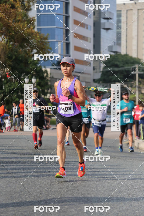 Buy your photos of the eventMeia Maratona Internacional de Curitiba 2018 on Fotop