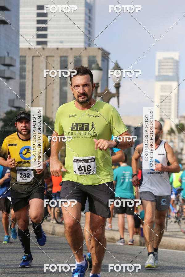 Buy your photos of the eventMeia Maratona Internacional de Curitiba 2018 on Fotop