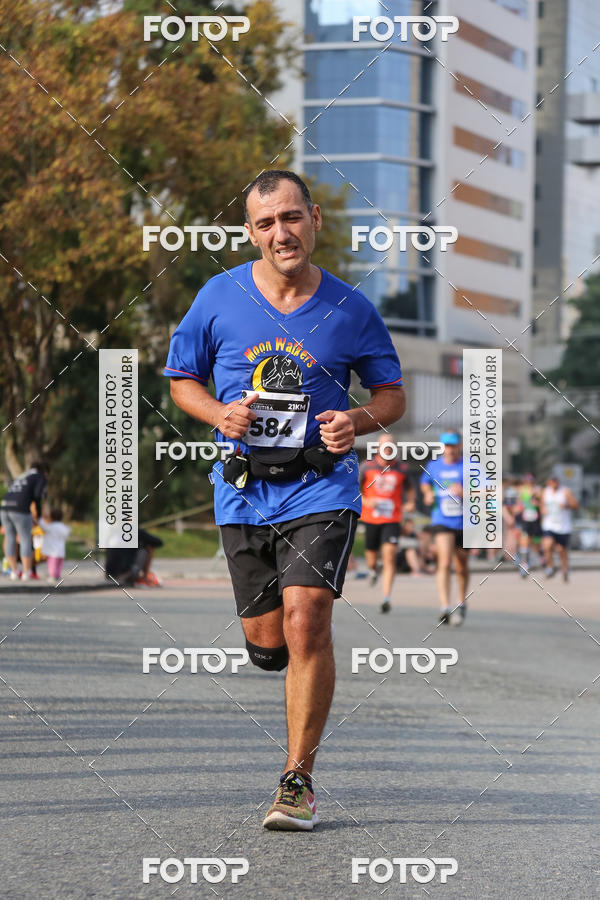 Buy your photos of the eventMeia Maratona Internacional de Curitiba 2018 on Fotop